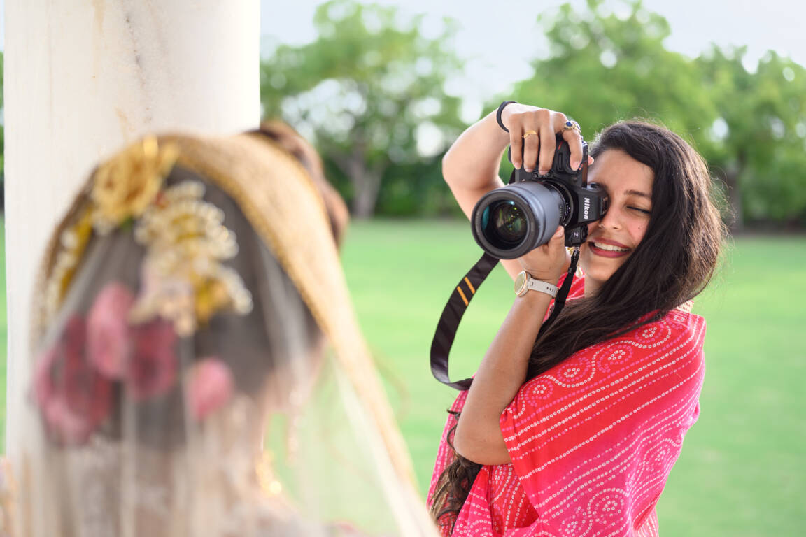 Premium Photo | Woman with dslr camera shooting pose